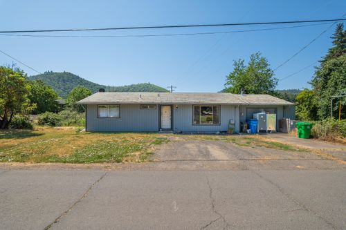 1382 4th Ave, Gold Hill, OR, 97525-9002 | Card Image