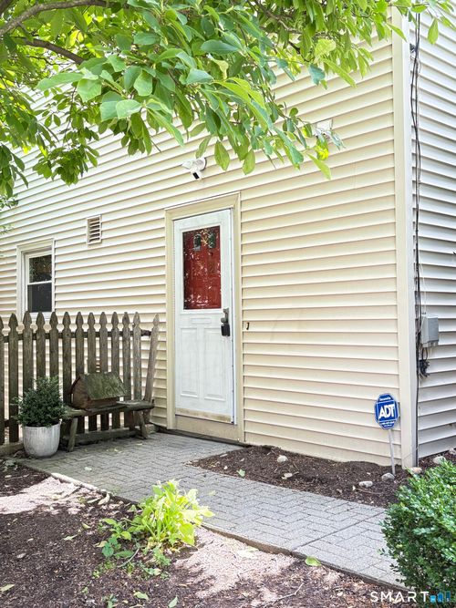 21-32 Pine St, Norwalk, CT, 06854-2216 | Card Image