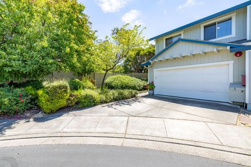 39 Meridian Cir, Rohnert Park, CA, 94928-3661 | Card Image
