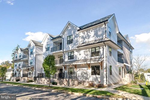 apt-204-35 Chestnut Rd, PAOLI, PA, 19301-1570 | Card Image