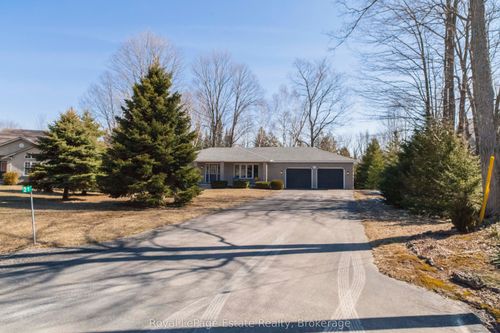 21 Sauble Woods Cres, Sauble Beach, ON, N0H2G0 | Card Image