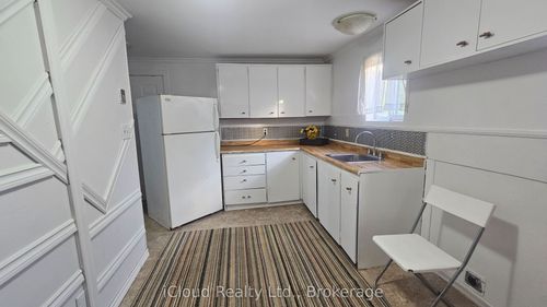 241 John St, Orillia, ON, L3V3H8 | Card Image