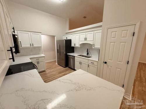5998 Ridgeview Dr, Milton, FL, 32570-5057 | Card Image