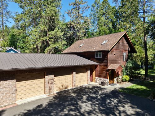 223 Indian Creek Ln, Shady Cove, OR, 97539-0127 | Card Image