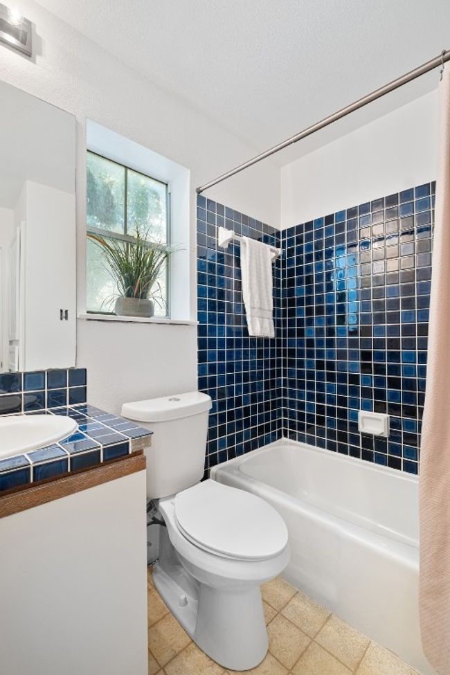 APT-204 - 2520 Quarry Rd, Condo with 2 bedrooms, 2 bathrooms and null parking in Austin TX | Image 18