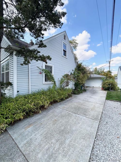 1560 Cambridge Rd, Berkley, MI, 48072-1968 | Card Image