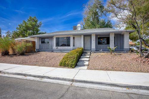 3609 Woodglen Ct, Las Vegas, NV, 89108-1161 | Card Image