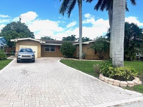 8831 Nw 10th St, Pembroke Pines, FL, 33024-4702 | Card Image