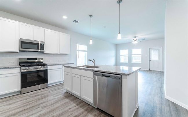 4343 Maple Root Ln, House other with 3 bedrooms, 3 bathrooms and 2 parking in Pinehurst TX | Image 6