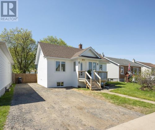 236 Mary St W, Thunder Bay, ON, P7E4K6 | Card Image