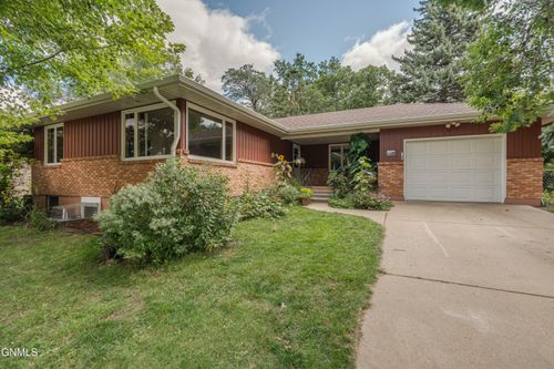 1325 Meredith Dr, Bismarck, ND, 58501-2655 | Card Image