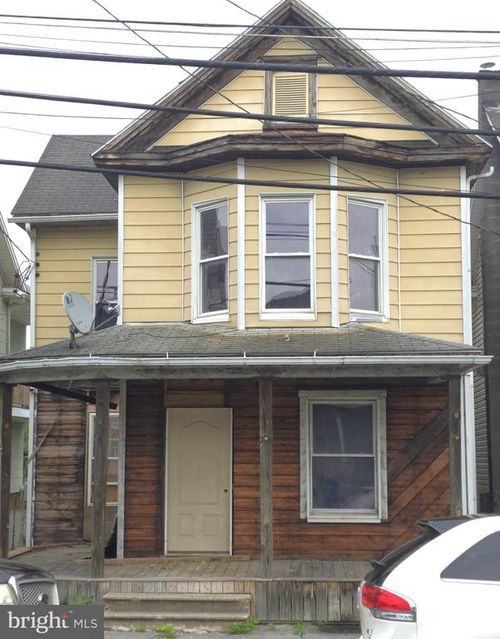 130 Pannebaker Ave, Lewistown, PA, 17044-1827 | Card Image