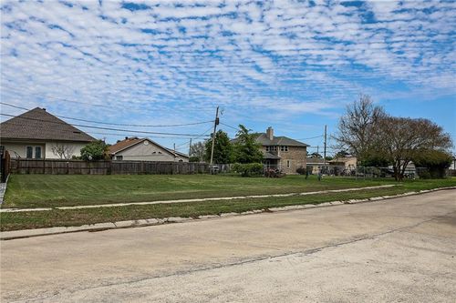 309 Cougar Dr, Arabi, LA, 70032-2003 | Card Image