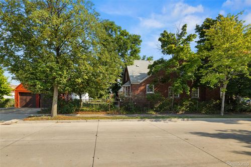 5401 Orchard Ave, Dearborn, MI, 48126-3052 | Card Image