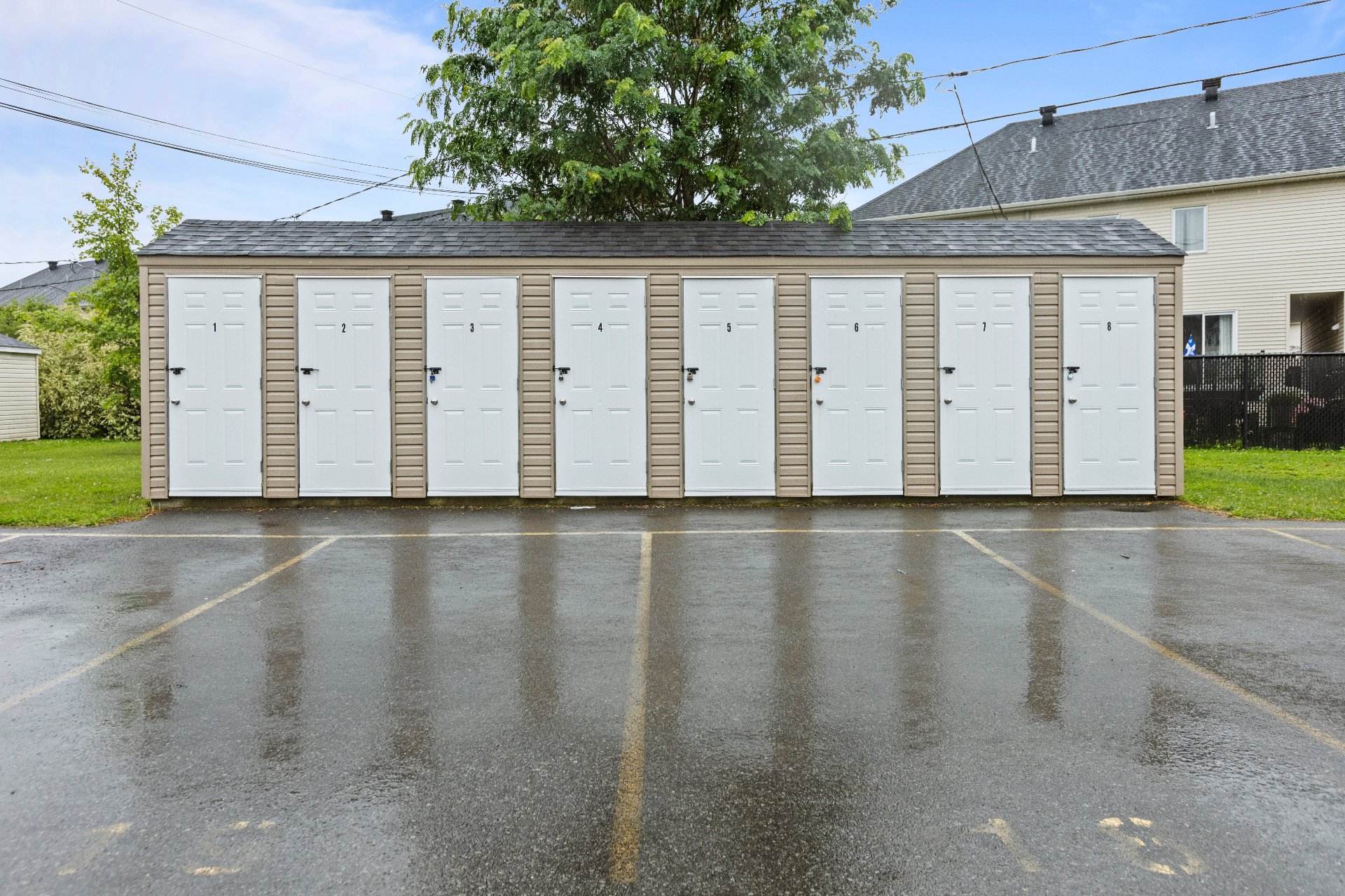 Residential Lease in Les Coteaux 2