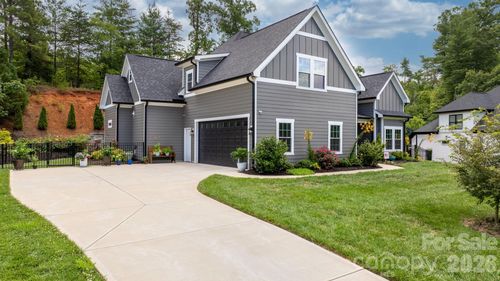 5046 Woodwinds Dr Ne, Hickory, NC, 28601-8792 | Card Image