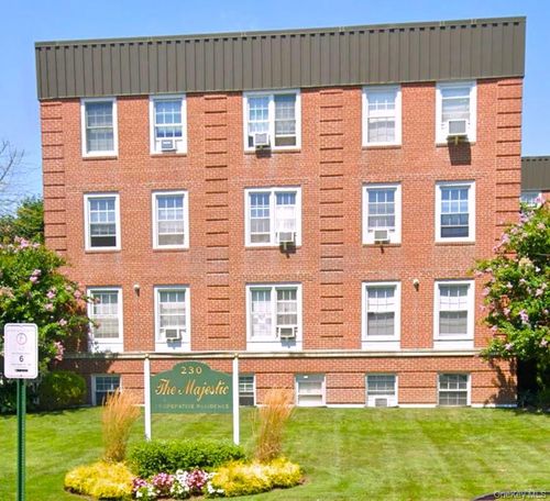 1f-230 Central Ave, Lawrence, NY, 11559-1564 | Card Image
