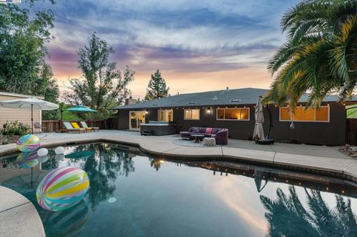 441 Fox Hills Ct, Oakland, CA, 94605-5015 | Card Image