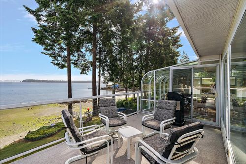 8001 Arthur Dr, Central Saanich, BC, V8M1V4 | Card Image