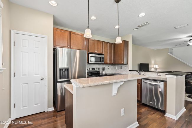 All stainless steel appliances | Image 14