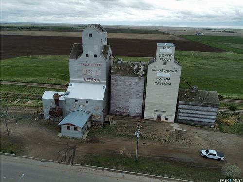 206 Railway Ave E, Eatonia, SK, S0L | Card Image