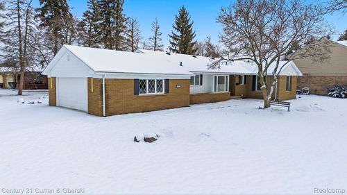 17980 Superior St, Southgate, MI, 48195-2553 | Card Image