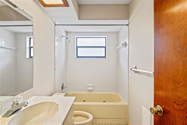 2013 Meredith Dr, House other with 3 bedrooms, 3 bathrooms and null parking in SPRING HILL FL | Image 25