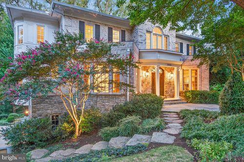 3950 27th Rd N, ARLINGTON, VA, 22207-5242 | Card Image