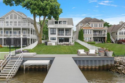 579 Crescent Dr, Holland, MI, 49423-3425 | Card Image