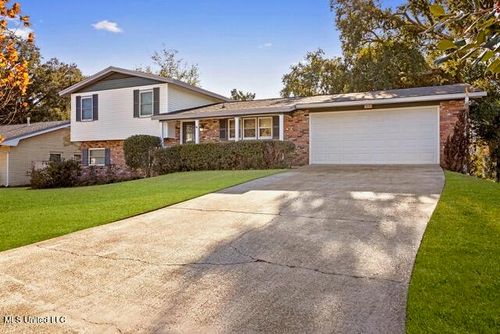 25 Oakwood Dr, Gulfport, MS, 39507-1913 | Card Image