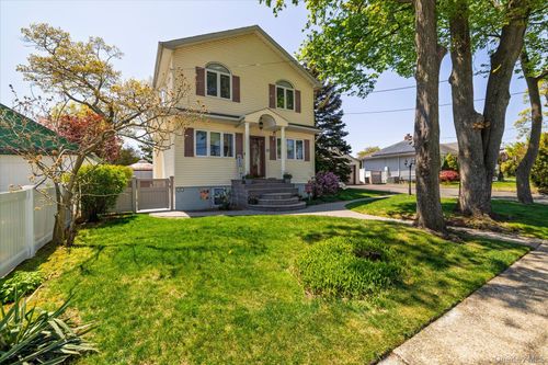 2522 5th St, East Meadow, NY, 11554-3238 | Card Image