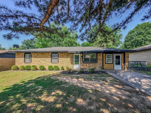 504 S Cedar Pl, Tahlequah, OK, 74464-5517 | Card Image