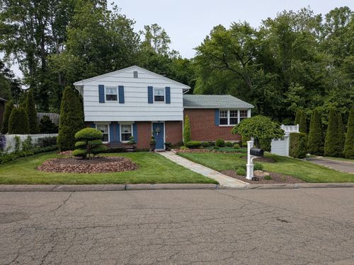 15 Golden Rod Dr, Ansonia, CT, 06401-2915 | Card Image
