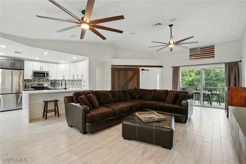 j202-9624 Crescent Garden Dr, NAPLES, FL, 34109-4547 | Card Image