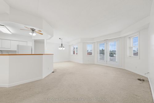 205-208 Silvercreek Pky N, Guelph, ON, N1H8H2 | Card Image