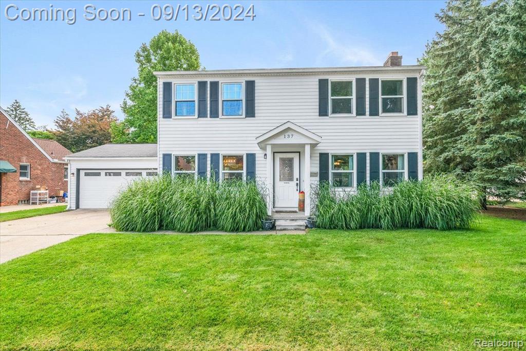 Madelon St, Belleville, MI 48111