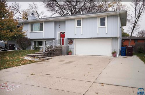 825 Ash St, South Sioux City, NE, 68776-3403 | Card Image