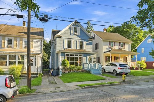 15 Maple St, Newburgh, NY, 12550-4033 | Card Image