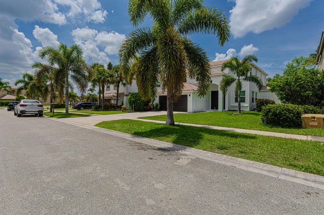 2738 Misty Oaks Circle Royal Circle, House other with 4 bedrooms, 3 bathrooms and null parking in Royal Palm Beach FL | Image 63