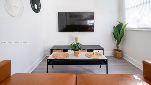 1177 Nw 30th St, Miami, FL, 33127-3610 | Card Image