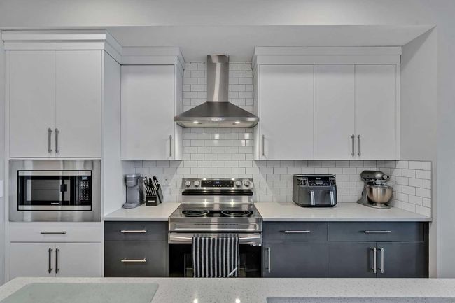 117 Legacy Glen Cir Se, House other with 3 bedrooms, 3 bathrooms and 4 parking in Calgary AB | Image 9