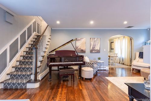 517 Pine Acres Blvd, Brightwaters, NY, 11718-1202 | Card Image