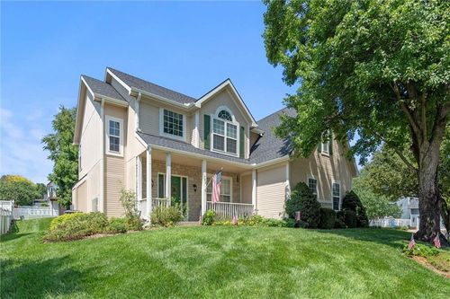 702 Cottonwood Dr, Lansing, KS, 66043-6257 | Card Image