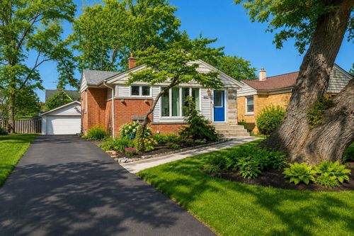882 Hillside Ave, Glen Ellyn, IL, 60137-4781 | Card Image
