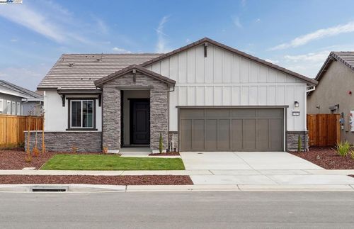 17678 Brightwood Ave, Lathrop, CA, 95330-7204 | Card Image