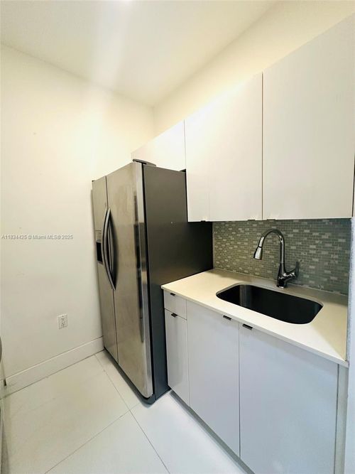 apt-2-6918 Bay Dr, Miami Beach, FL, 33141-5435 | Card Image