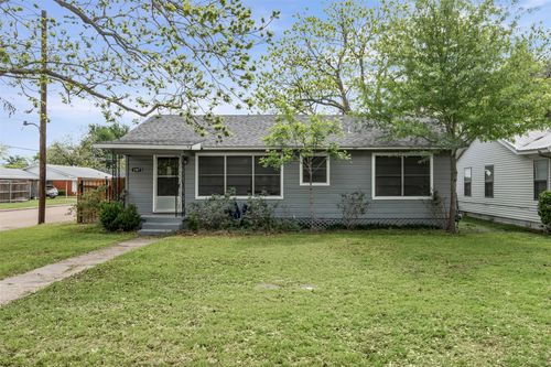 1507 N Cleveland Ave, Cameron, TX, 76520-2211 | Card Image