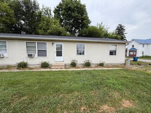 210 S Walnut St, Atlanta, IN, 46031-9642 | Card Image