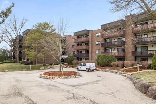 apt-211-690 Chandler Rd, Gurnee, IL, 60031-3182 | Card Image