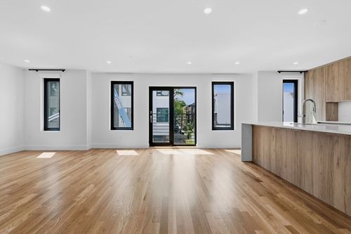 2-6 Devine Way, Boston, MA, 02127-3508 | Card Image